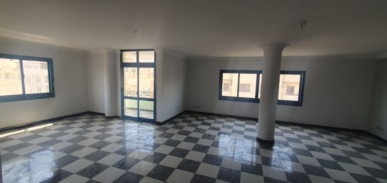Light-Filled Unfurnished Apartment In Prime Degla.