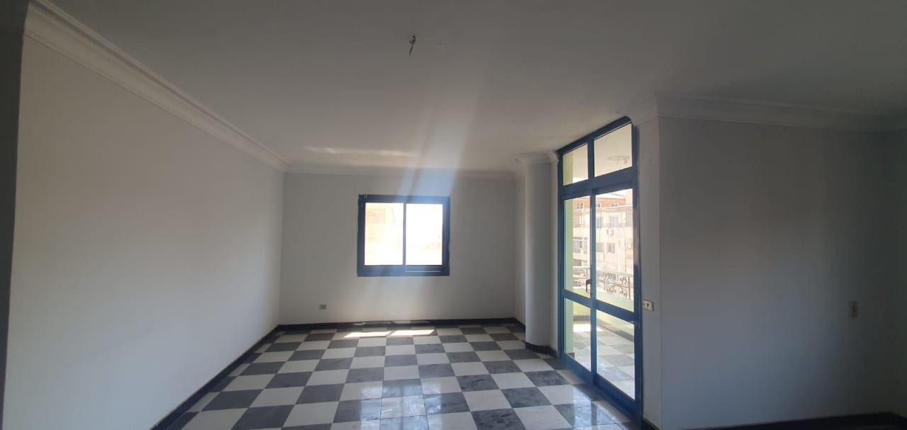 Light-Filled Unfurnished Apartment In Prime Degla.