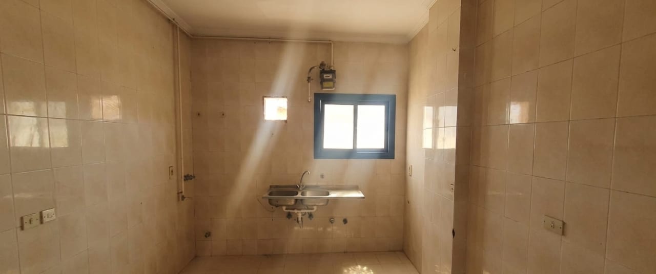Light-Filled Unfurnished Apartment In Prime Degla.