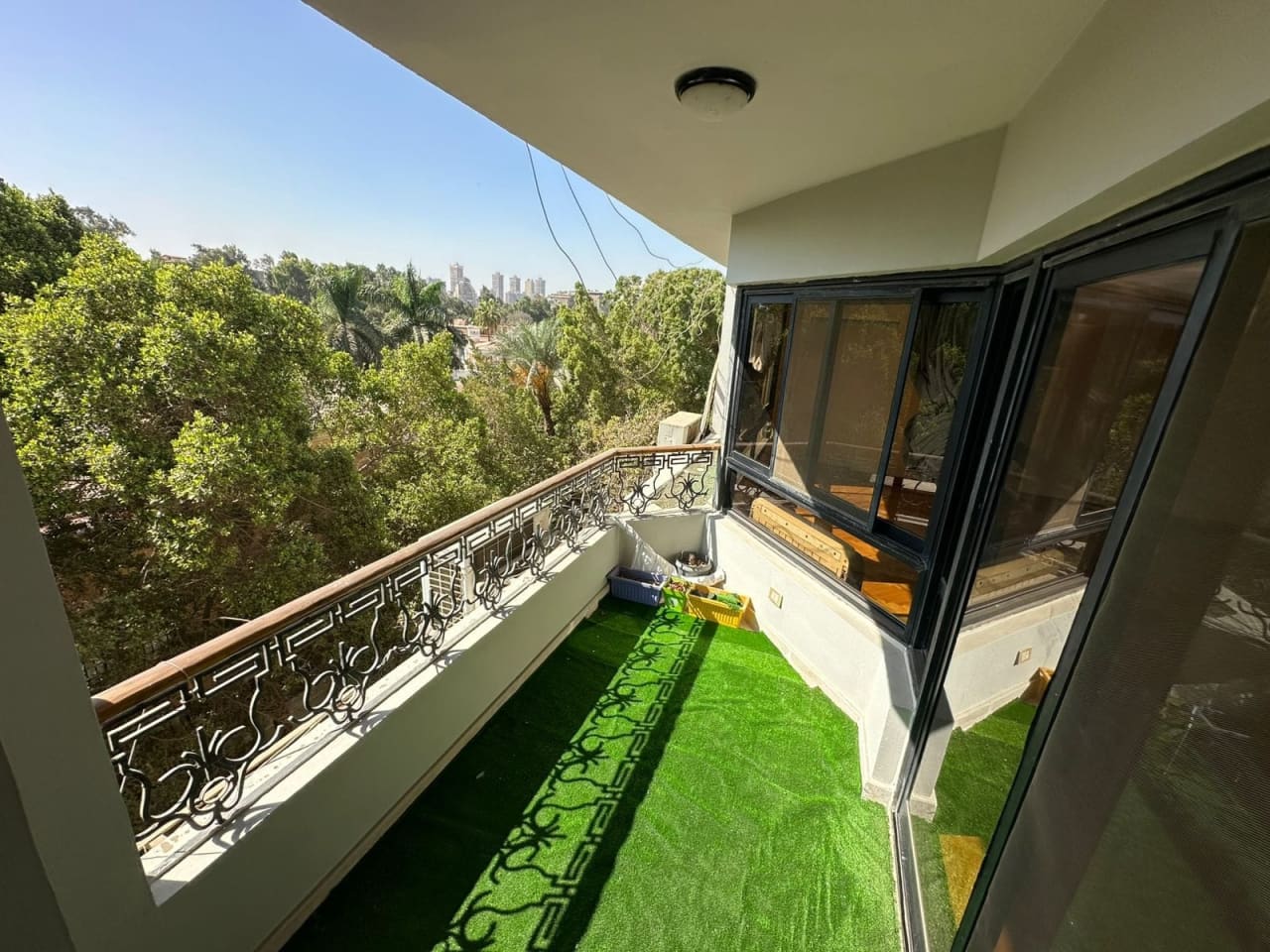 Charming Apartment With A Prime Sarayat Address.