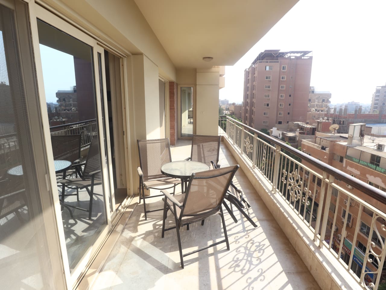 Sophisticated Living In A Furnished Degla Residence.