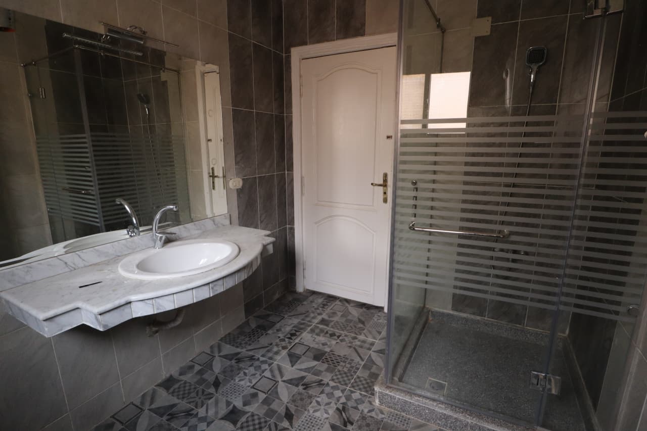 4 BR Apartment in Maadi Sarayat - 270 sqm 