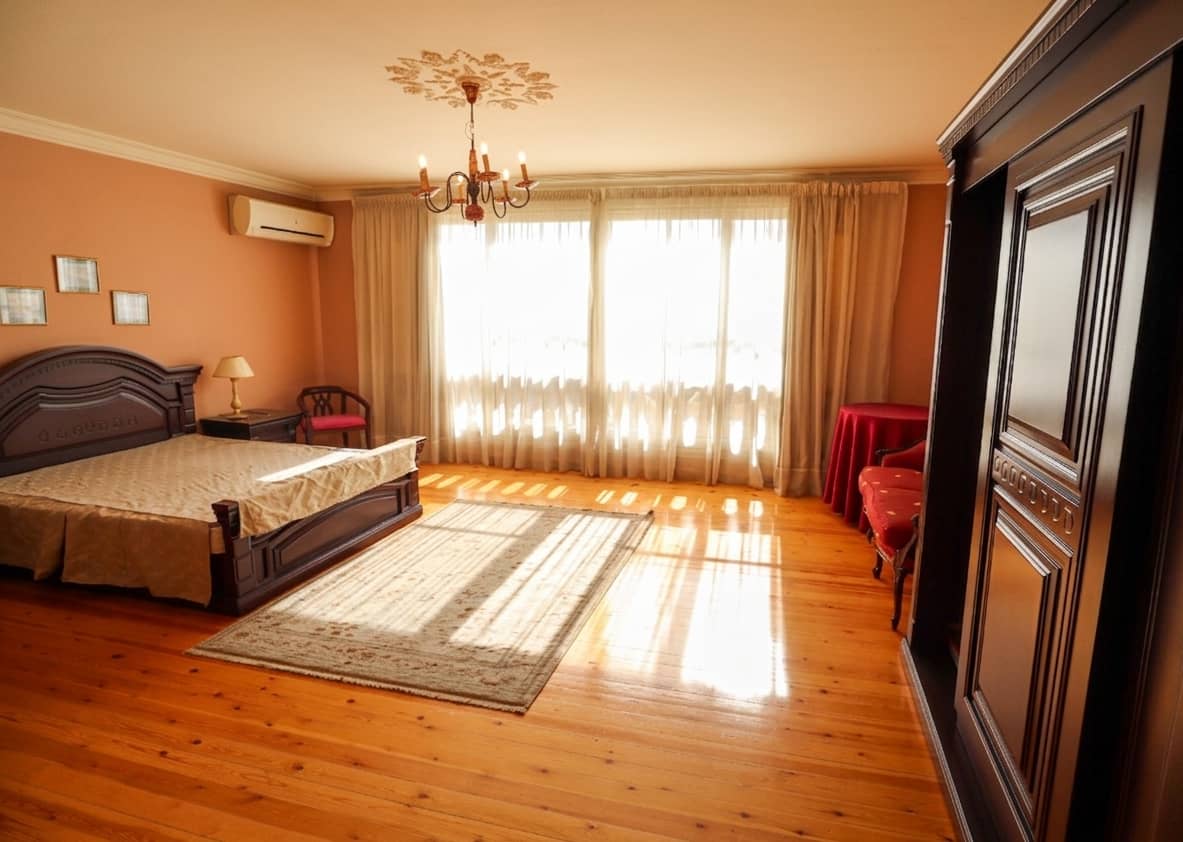Modern 3BR Apartment with Shared Pool Access