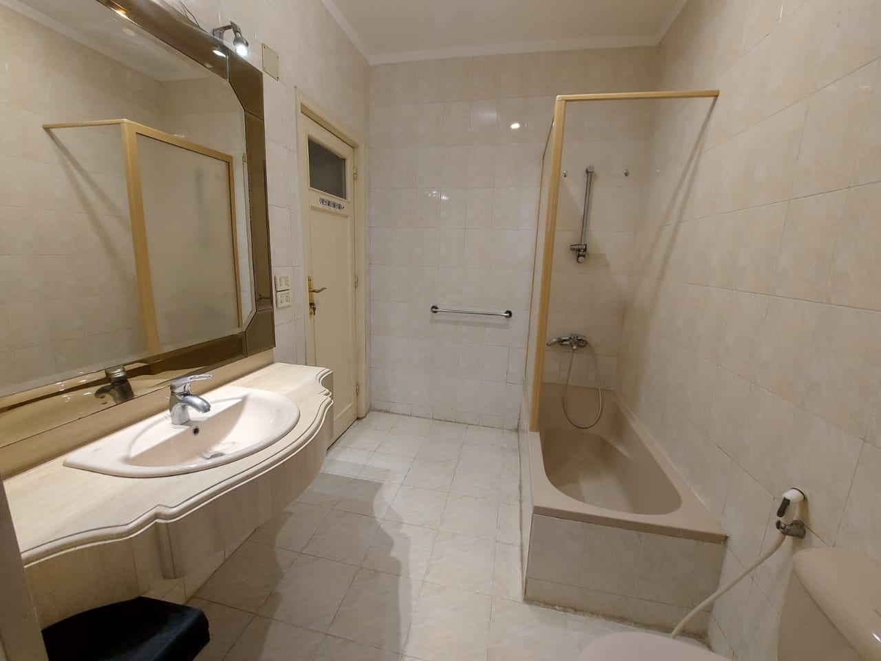 Experience The Zamalek Lifestyle In This Upscale Furnished Apartment.
