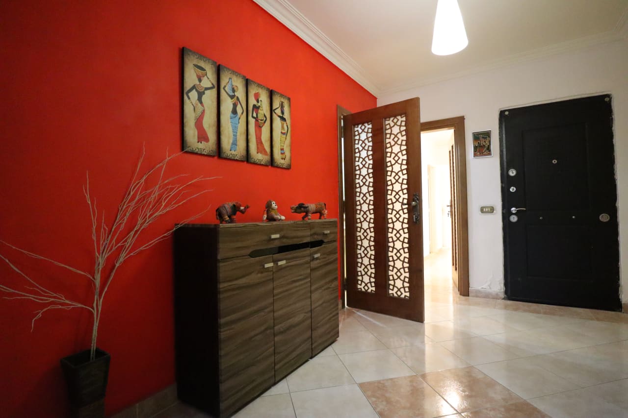 Furnished180 sqm Apartment in Prime Maadi