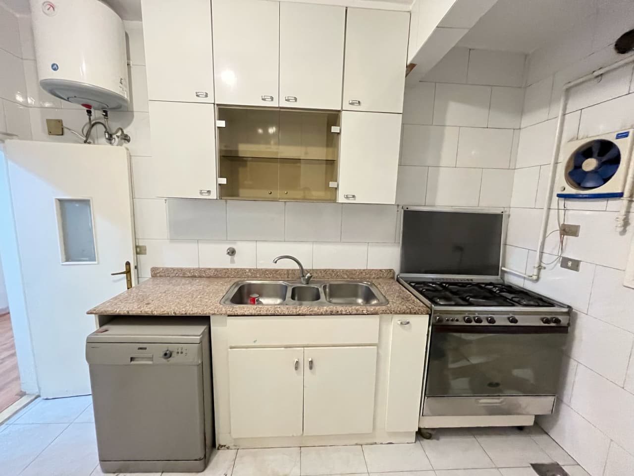 Peaceful Ground Floor Apartment In A Prime Residential Area.