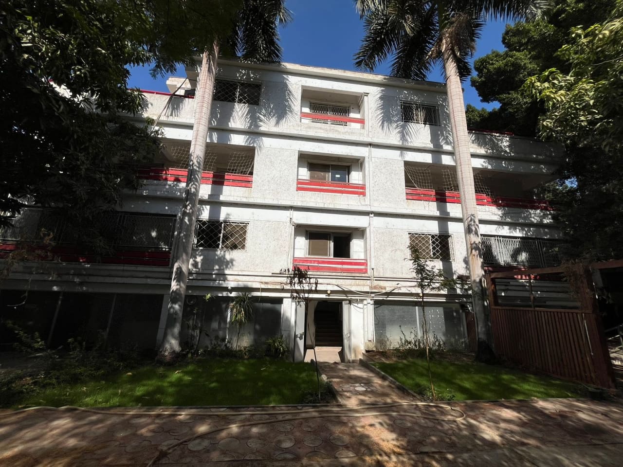 Administrative building for rent | 1900 m² | El Maadi.