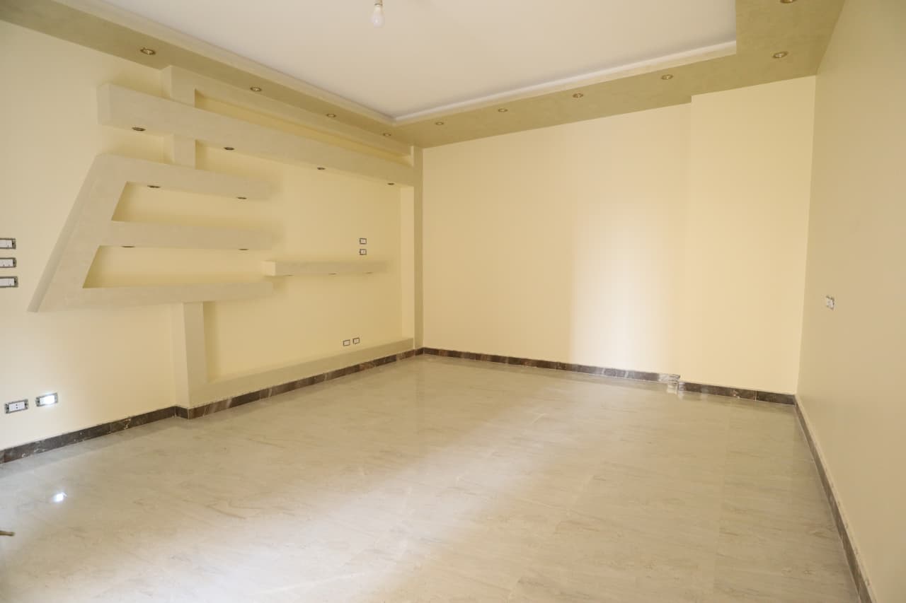 Semi Furnished Apartment in Maadi - 180 sqm 