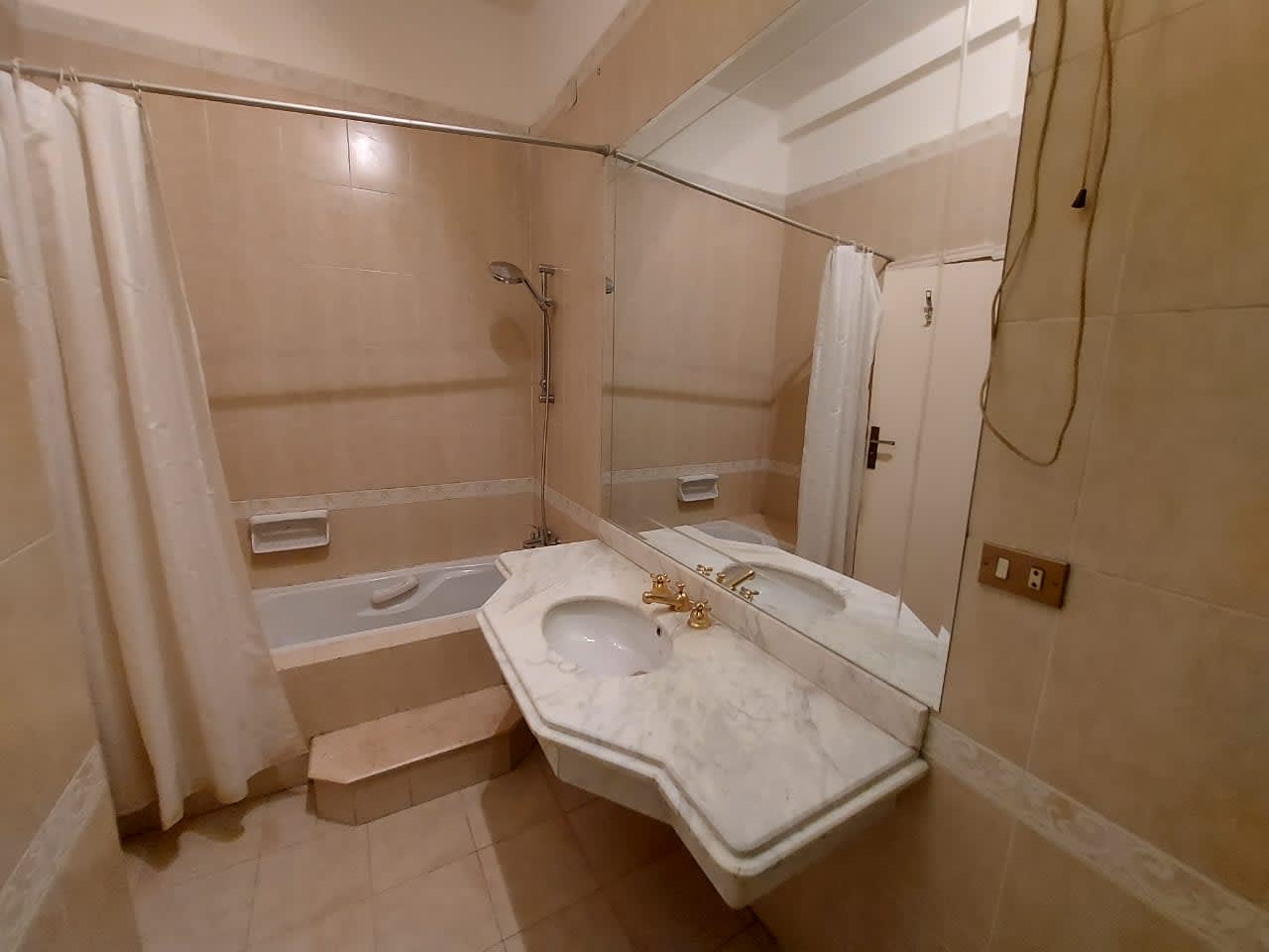 Bright 2-Bedroom Apartment in Prime Zamalek Location