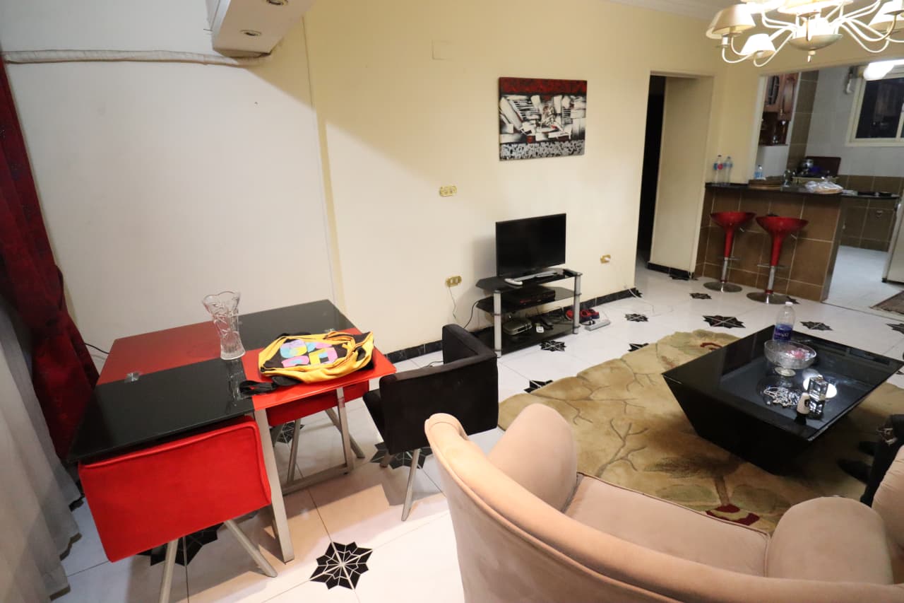 Furnished 2-BR Apartment in a Vibrant Location in Maadi