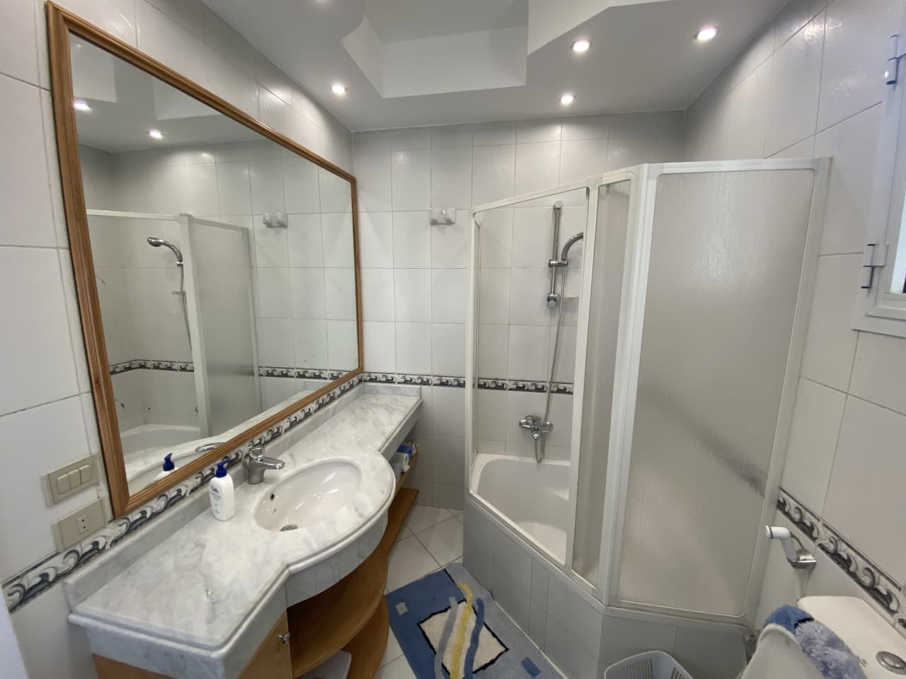 Bright 2-BR Apartment in Degla Near Amenities