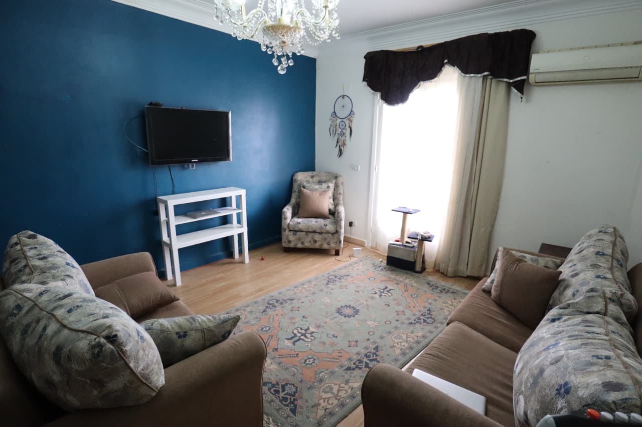 Bright 2-Bedroom Apartment with Green Views