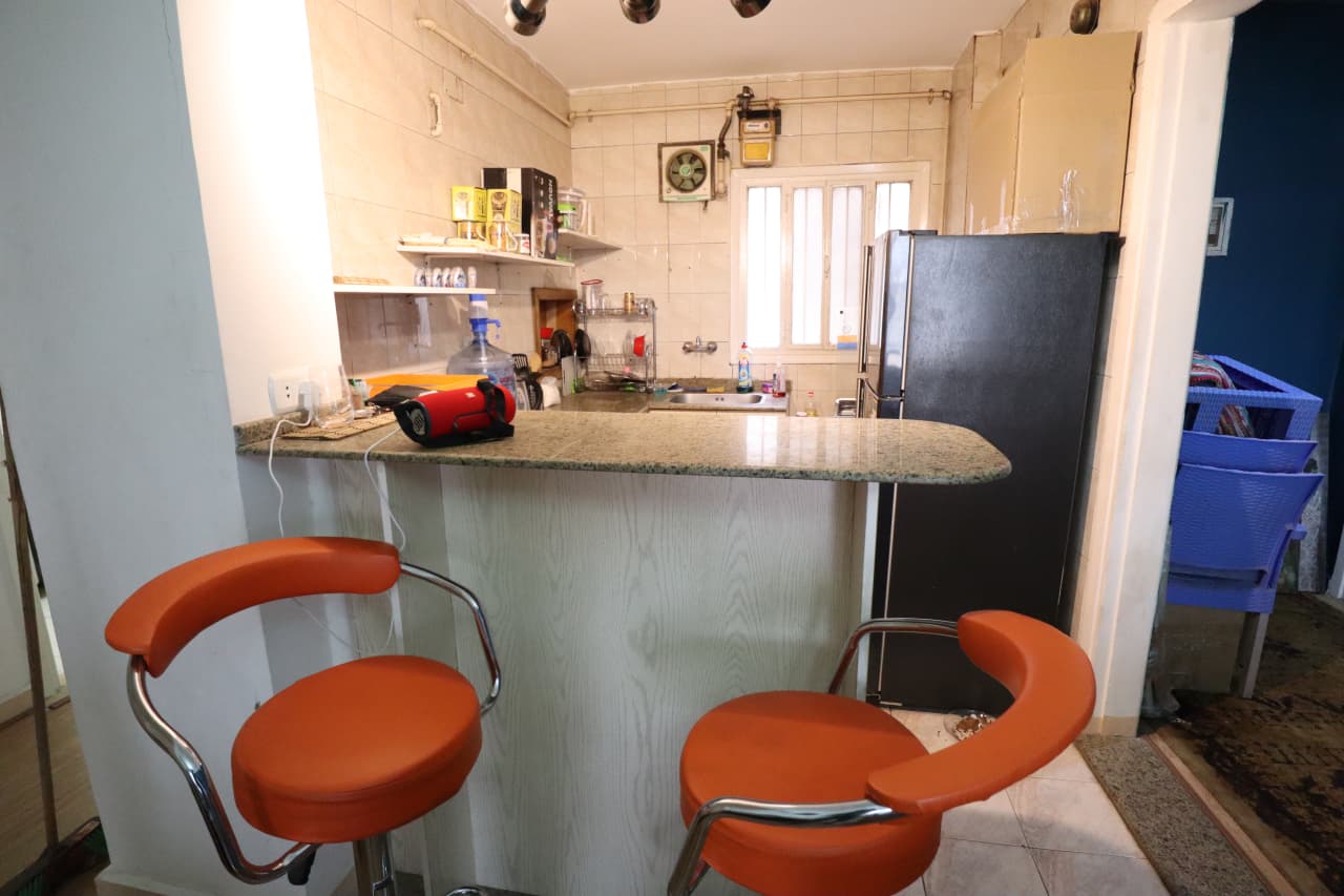 Bright 2-Bedroom Apartment with Green Views