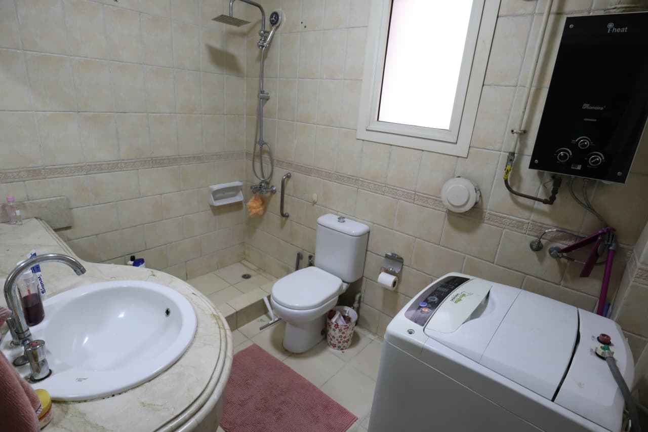 Bright 2-Bedroom Apartment with Green Views