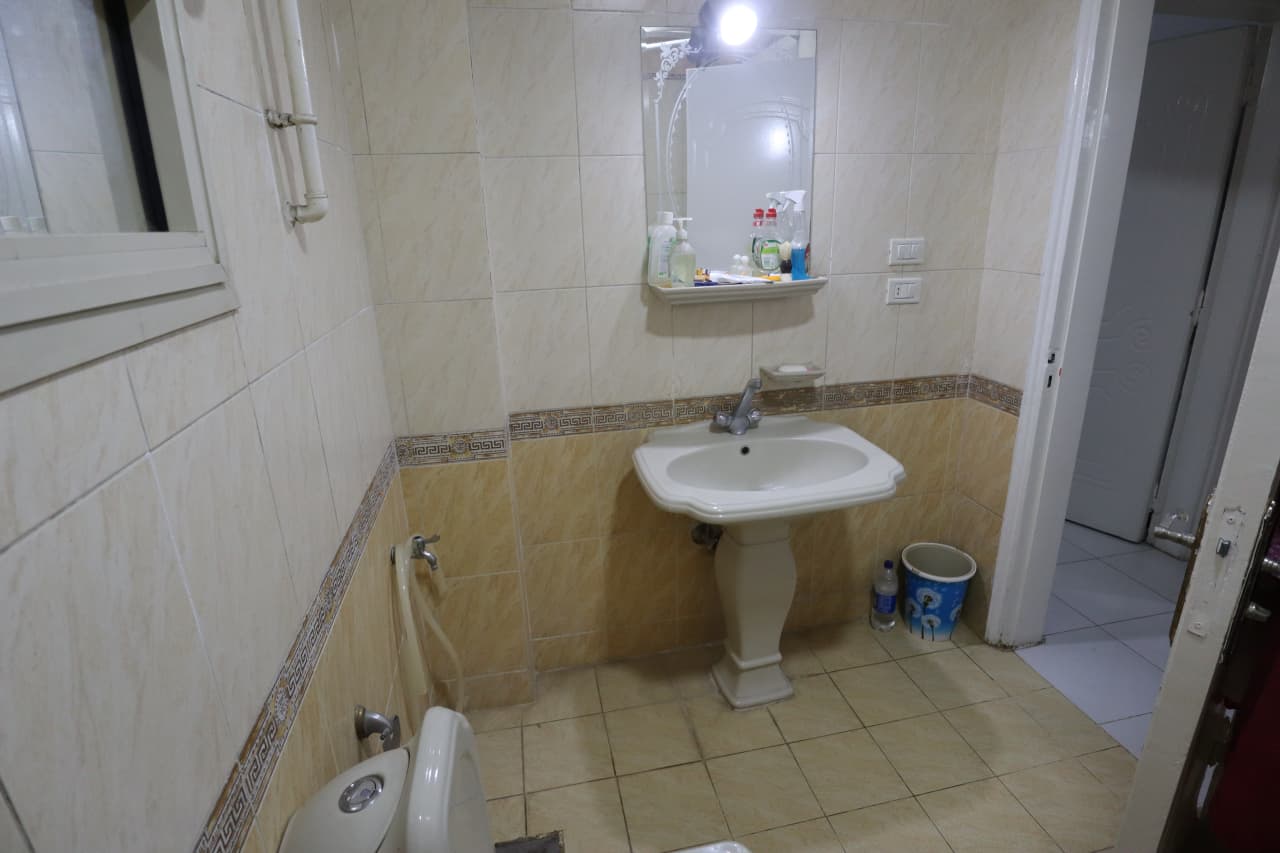 Cozy 2-BR Apartment with Peaceful Balcony Views in Maadi