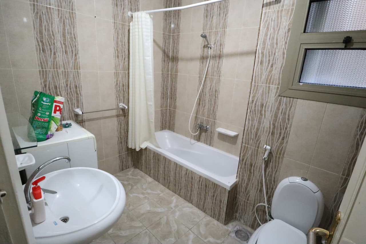 Bright 2-BR Apartment in Degla Maadi Near Amenities