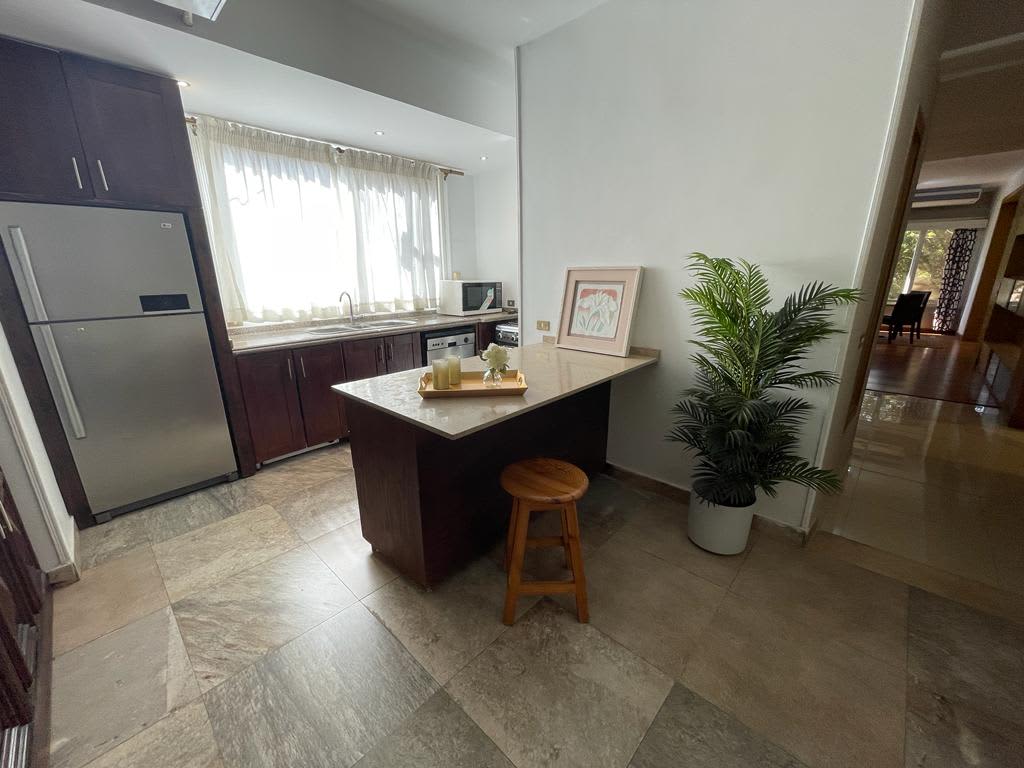 Bright 4-BR Apartment with Open Living Spaces