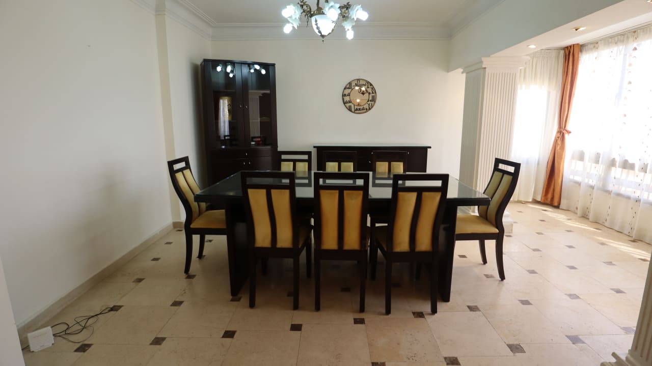 Bright 2-Bedroom Apartment with Green Views