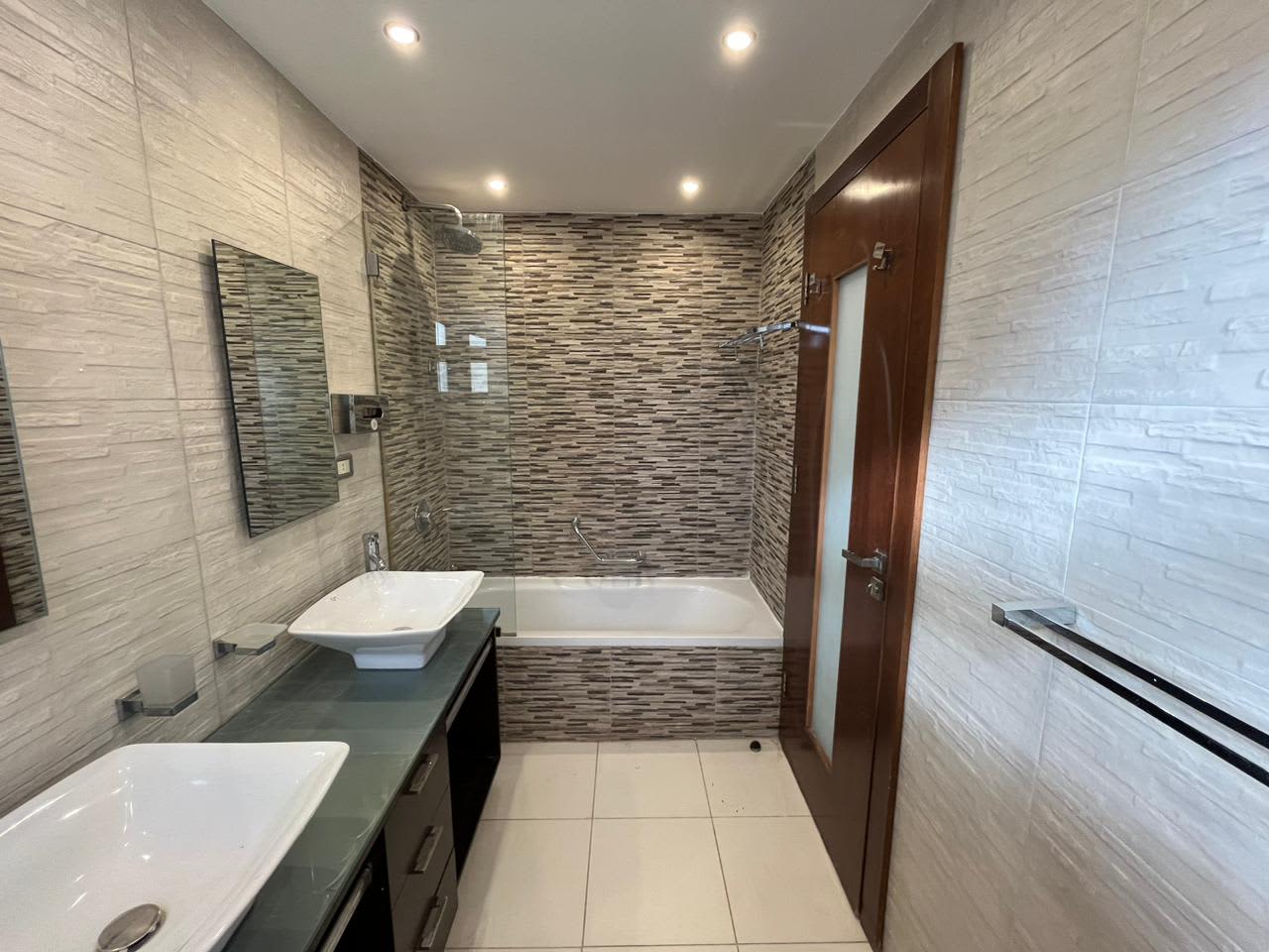 Sunny 3-BR Apartment Near Amenities in Maadi