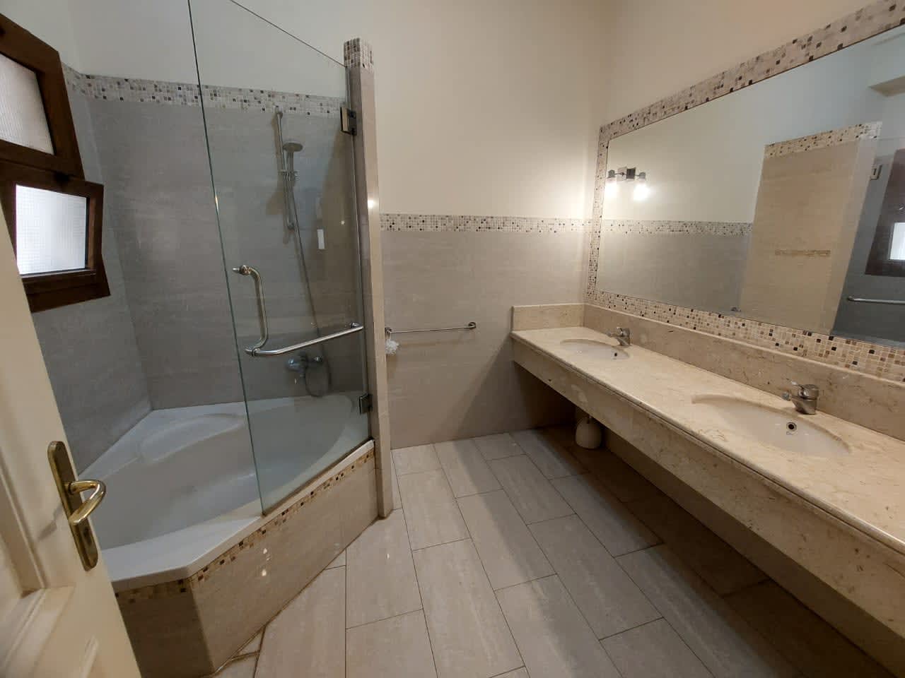 4-BR Modern Penthouse with Shared Pool in Maadi