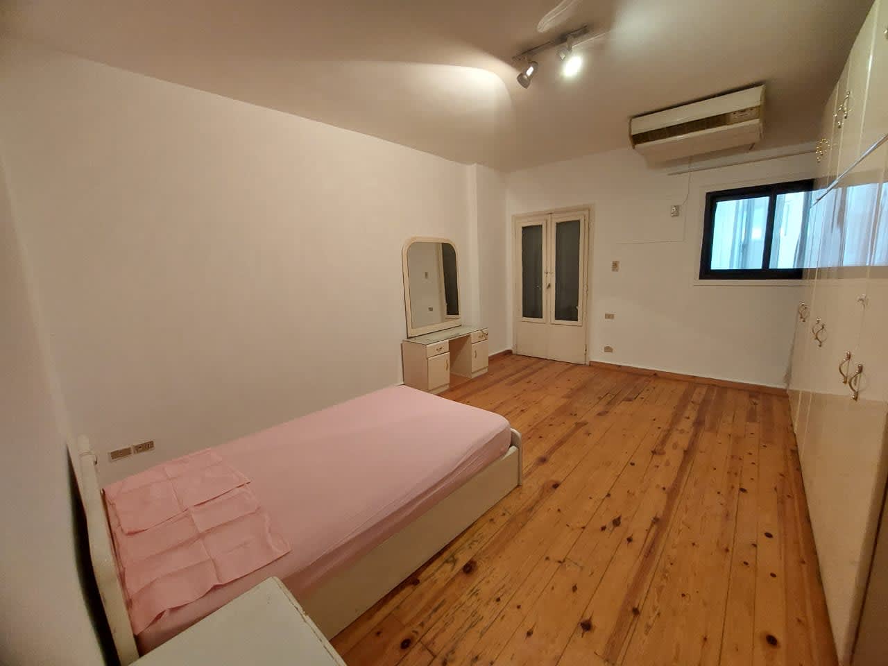 Modern & Cozy Apartment For Rent In Maadi Degla.