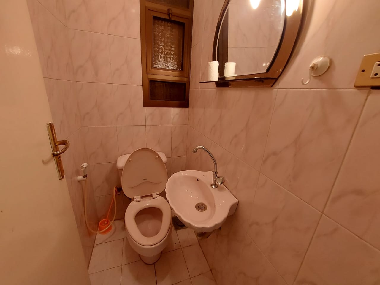 A Serene Apartment Surrounded By The Charm Of Zamalek.