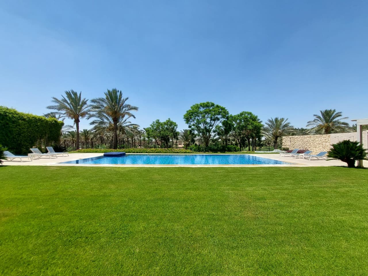 Furnished Apartment With Shared Pool In New Cairo