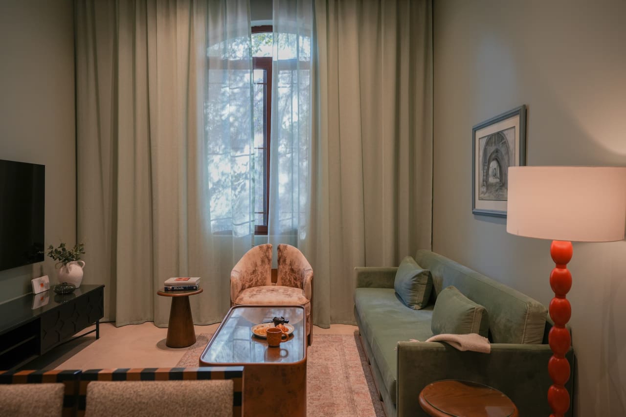 Homey 3BR Apartment in Maadi Terrace & Pool Access — Cairo