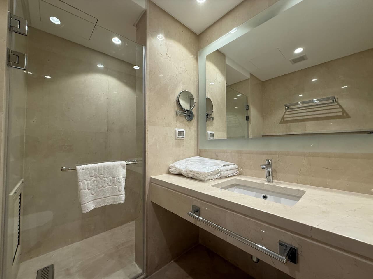 Private 6 BR Villa with Jacuzzi — Hurghada