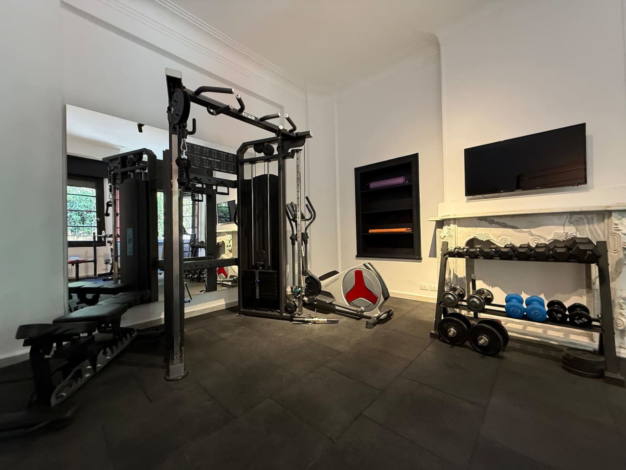 Calm Studio in Maadi with Gym & Terrace Access — Cairo