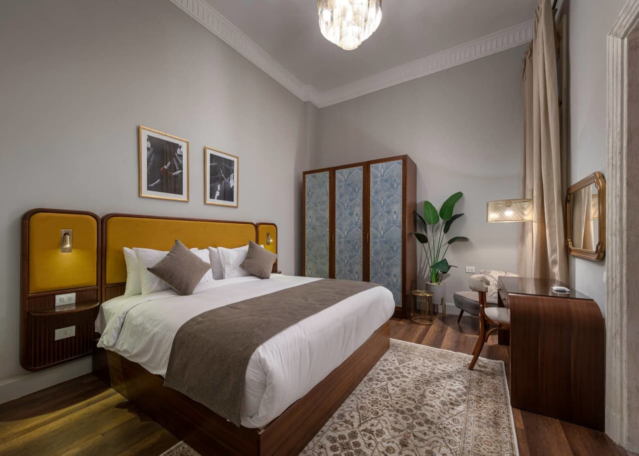 Vintage 2BR in Downtown Cairo With Balcony — El Fawala