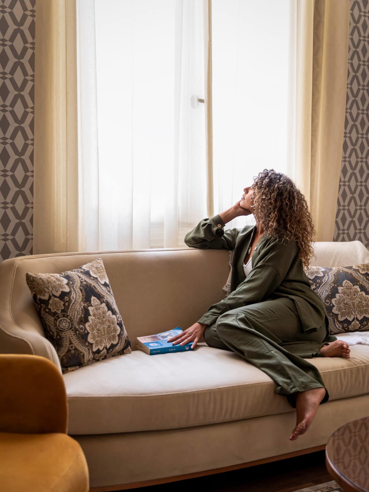 Vintage 2BR in Downtown Cairo With Balcony — El Fawala