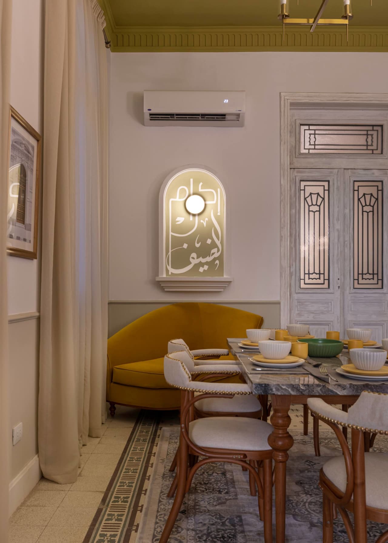 Vintage 2BR in Downtown Cairo With Balcony — El Fawala