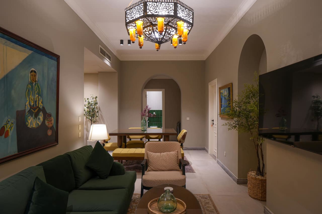 Homey 3BR Apartment with Terrace & Pool Access — Cairo