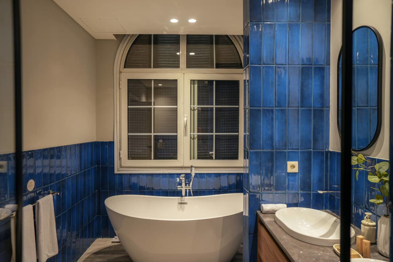 Homey 3BR Apartment with Terrace & Pool Access — Cairo