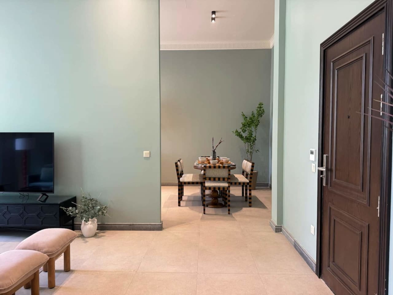 Homey 2BR Apartment in Maadi Pool & Garden View — Cairo