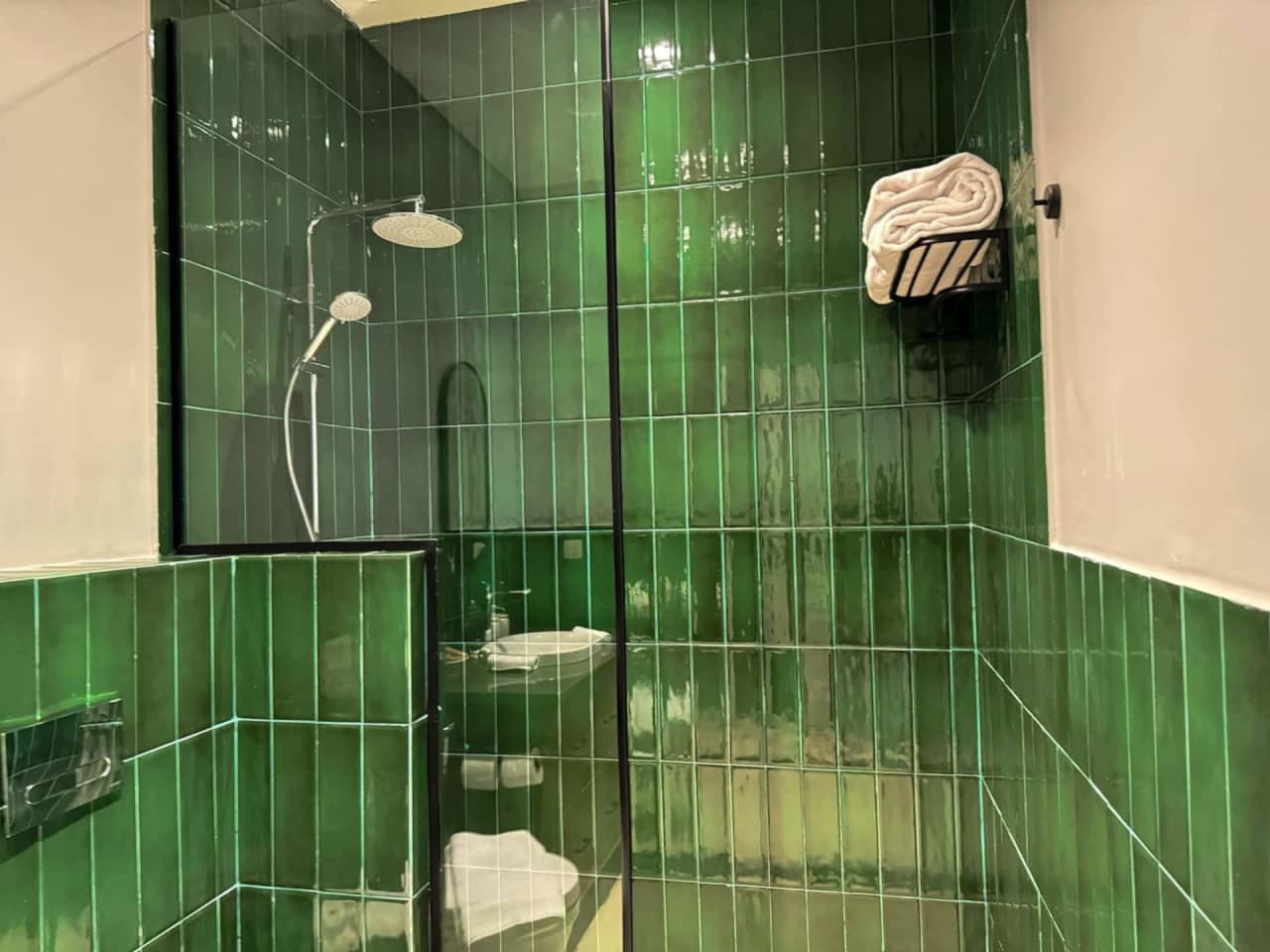 Homey 2BR Apartment in Maadi Pool & Garden View — Cairo