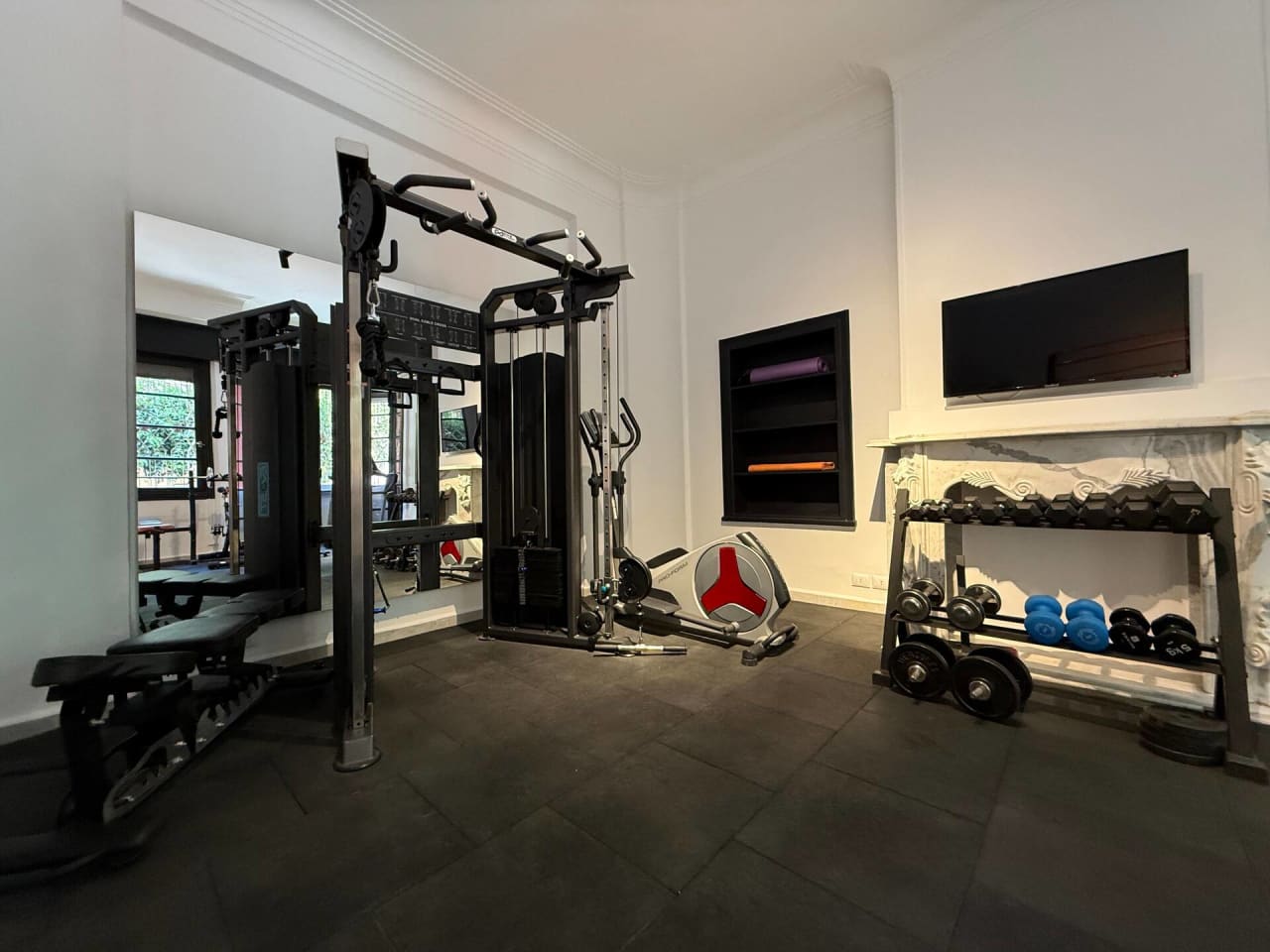 1BR Apartment in Maadi with Gym & Terrace Access — Cairo