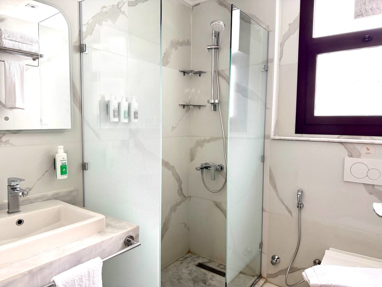 Modern 2BR in New Cairo with Balcony & gym access — First New Cairo Qism