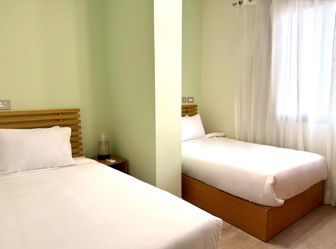Modern 2BR in New Cairo with Balcony & gym access — First New Cairo Qism