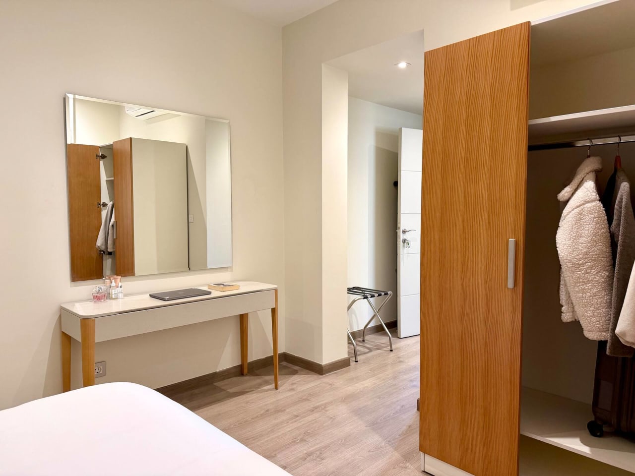 Modern 2BR in New Cairo with Balcony & gym access — First New Cairo Qism