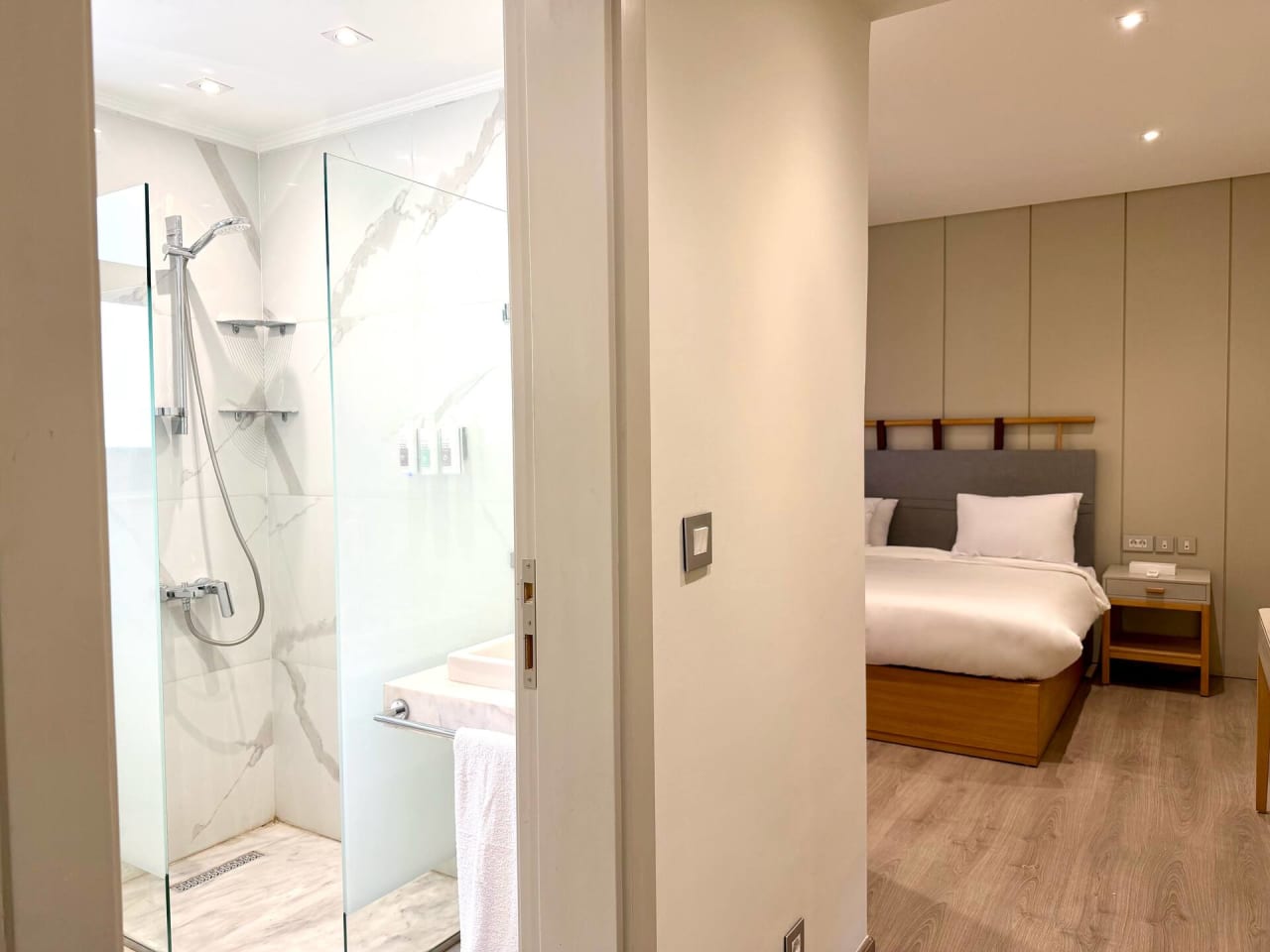 Modern 2BR in New Cairo with Balcony & gym access — First New Cairo Qism