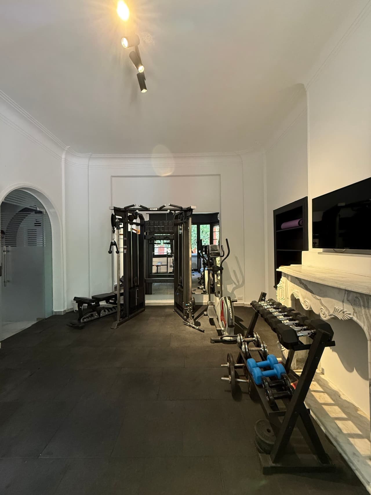 Homey Studio in Maadi with Gym & Terrace Access — Cairo