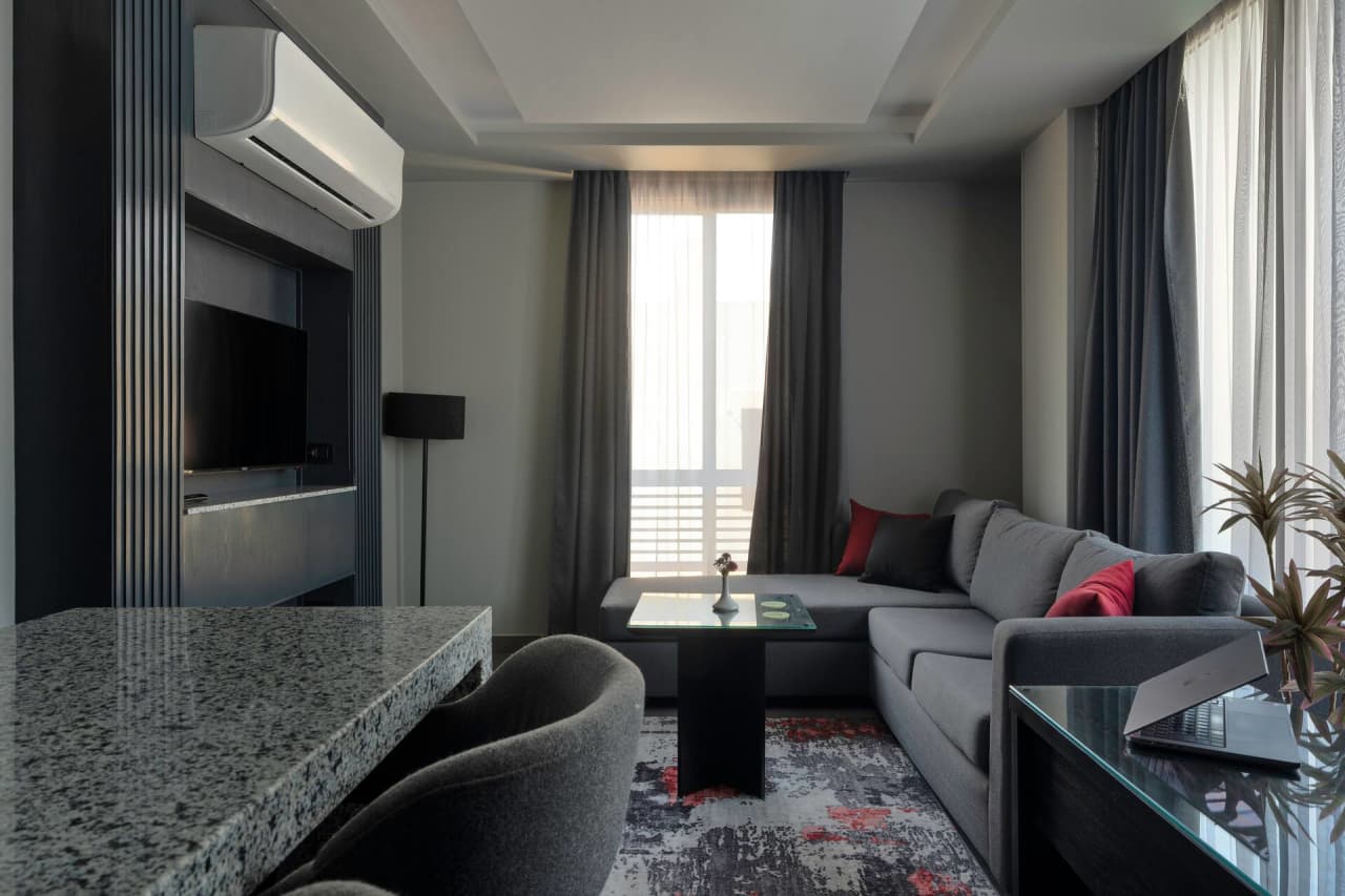 Modern 1BR in New Cairo with Balcony & roof access — First New Cairo Qism