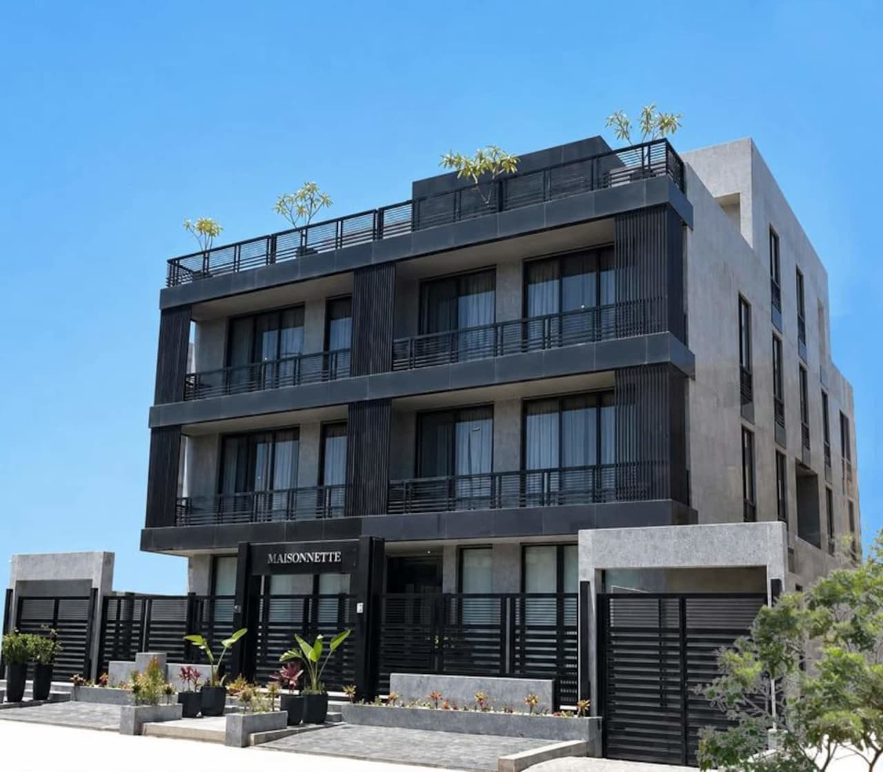Modern 1BR in New Cairo with Balcony & roof access — First New Cairo Qism