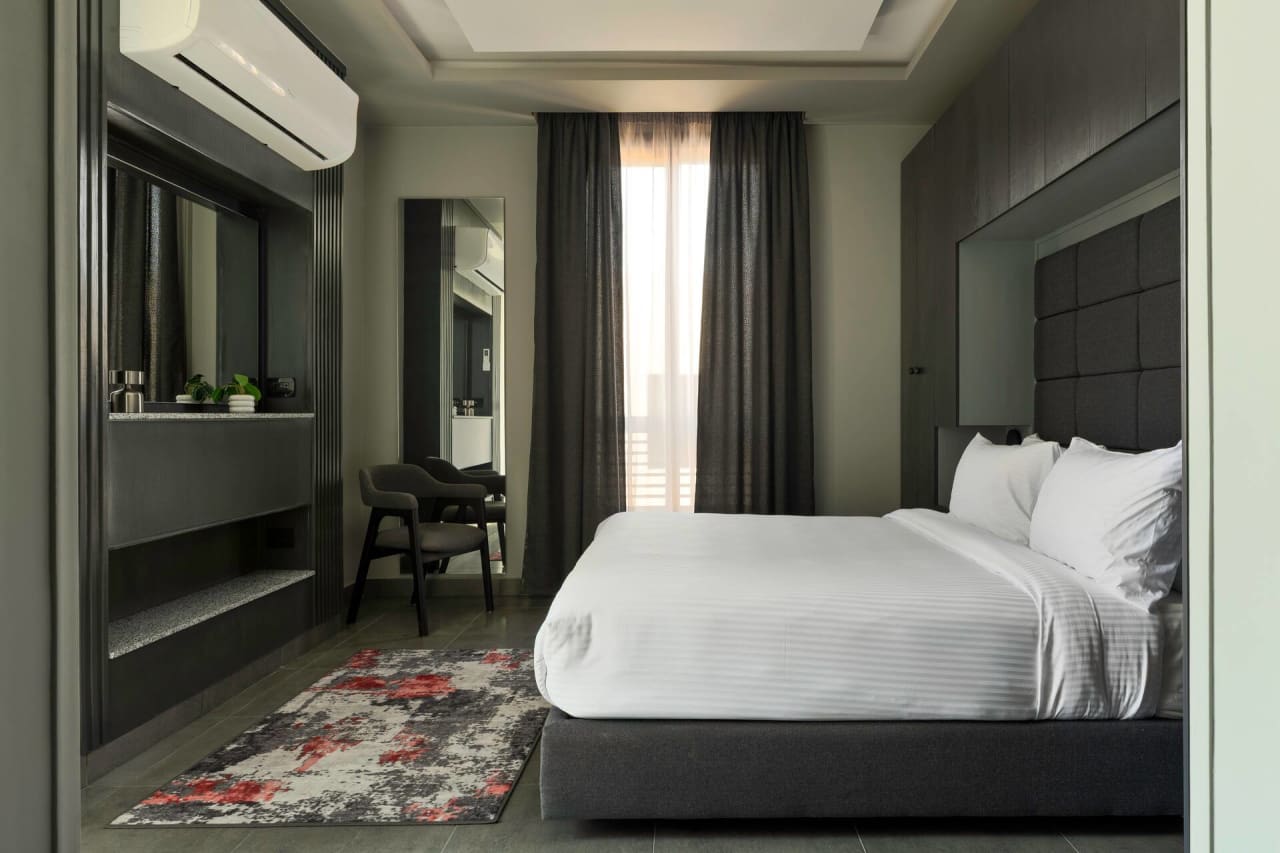Modern 1BR in New Cairo with Balcony & roof access — First New Cairo Qism