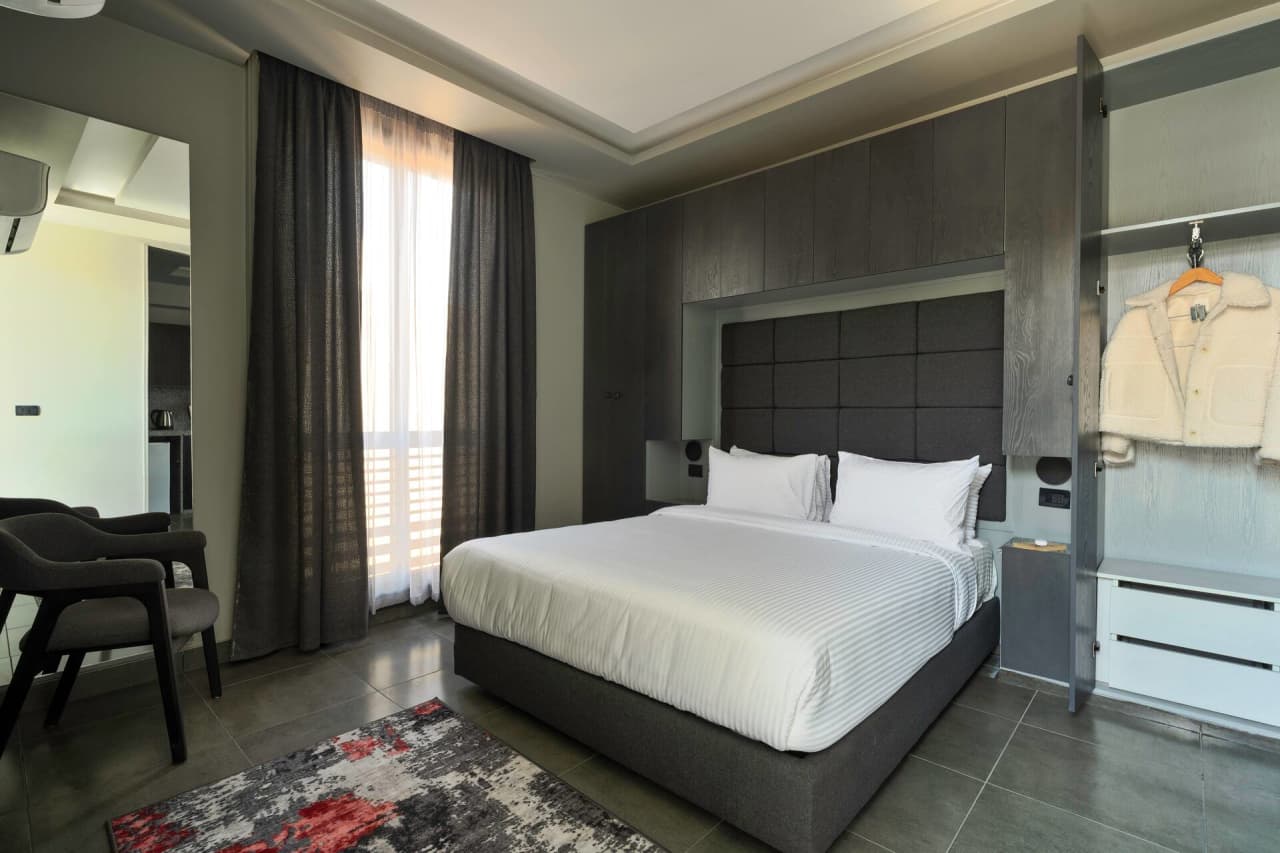 Modern 1BR in New Cairo with Balcony & roof access — First New Cairo Qism