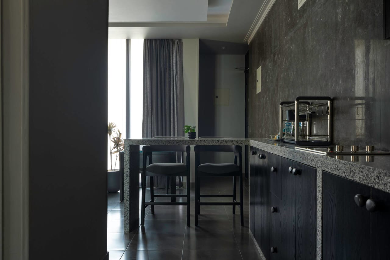 Modern 1BR in New Cairo with Balcony & roof access — First New Cairo Qism