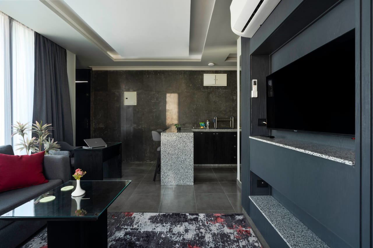 Modern 1BR in New Cairo with Balcony & roof access — First New Cairo Qism