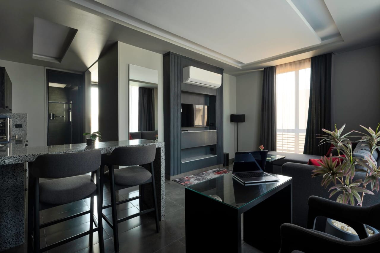 Modern 1BR in New Cairo with Balcony & roof access — First New Cairo Qism